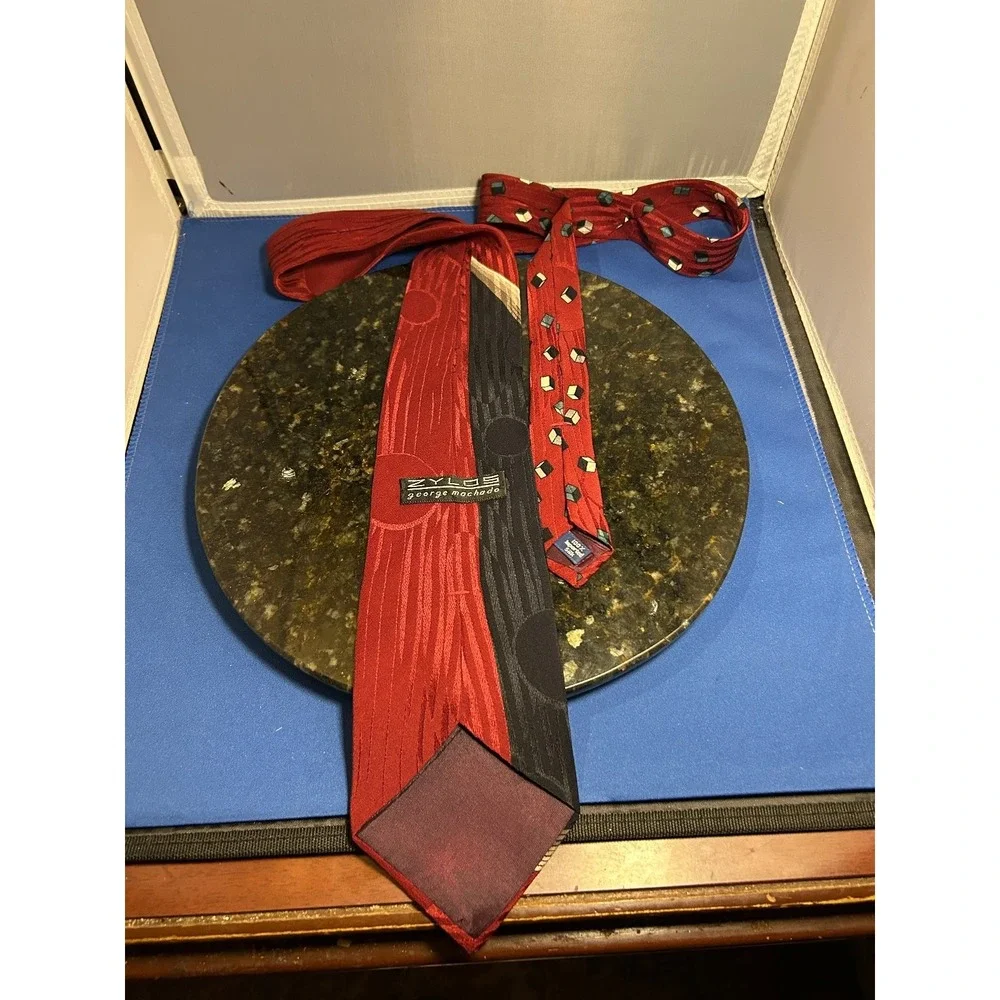 Zylos George‎ Machado Men's Red Silk Tie Classic Length Geometric